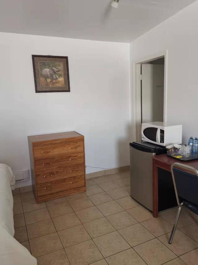Dundurn Motel Bagian luar foto