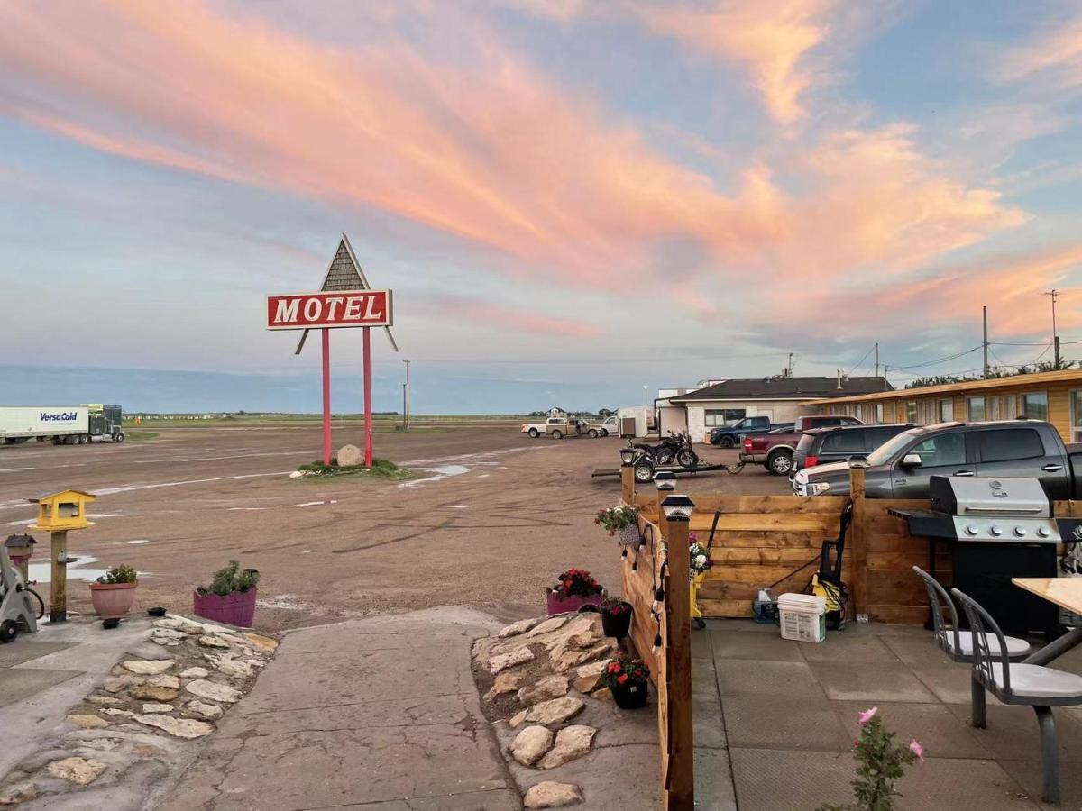 Dundurn Motel Bagian luar foto
